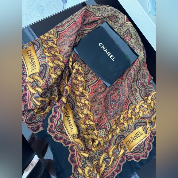 LOT 1546 HUGE CHANEL SILK CASHMERE SCARF 35 inches - Picture 3 of 16